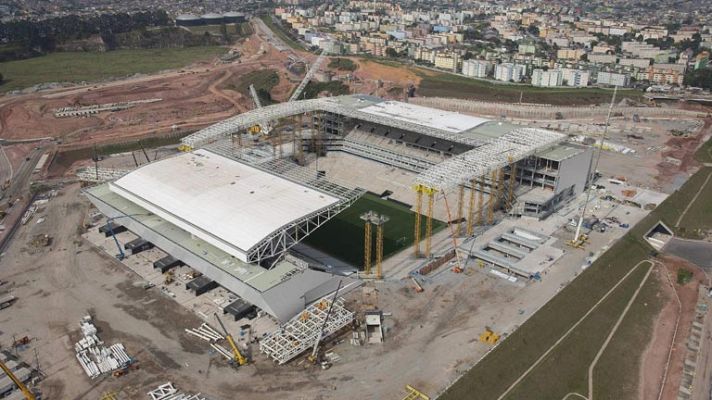 Informativo 24h - Un derrumbe en el estadio inaugural de Brasil 2014 deja, al menos, tres fallecidos