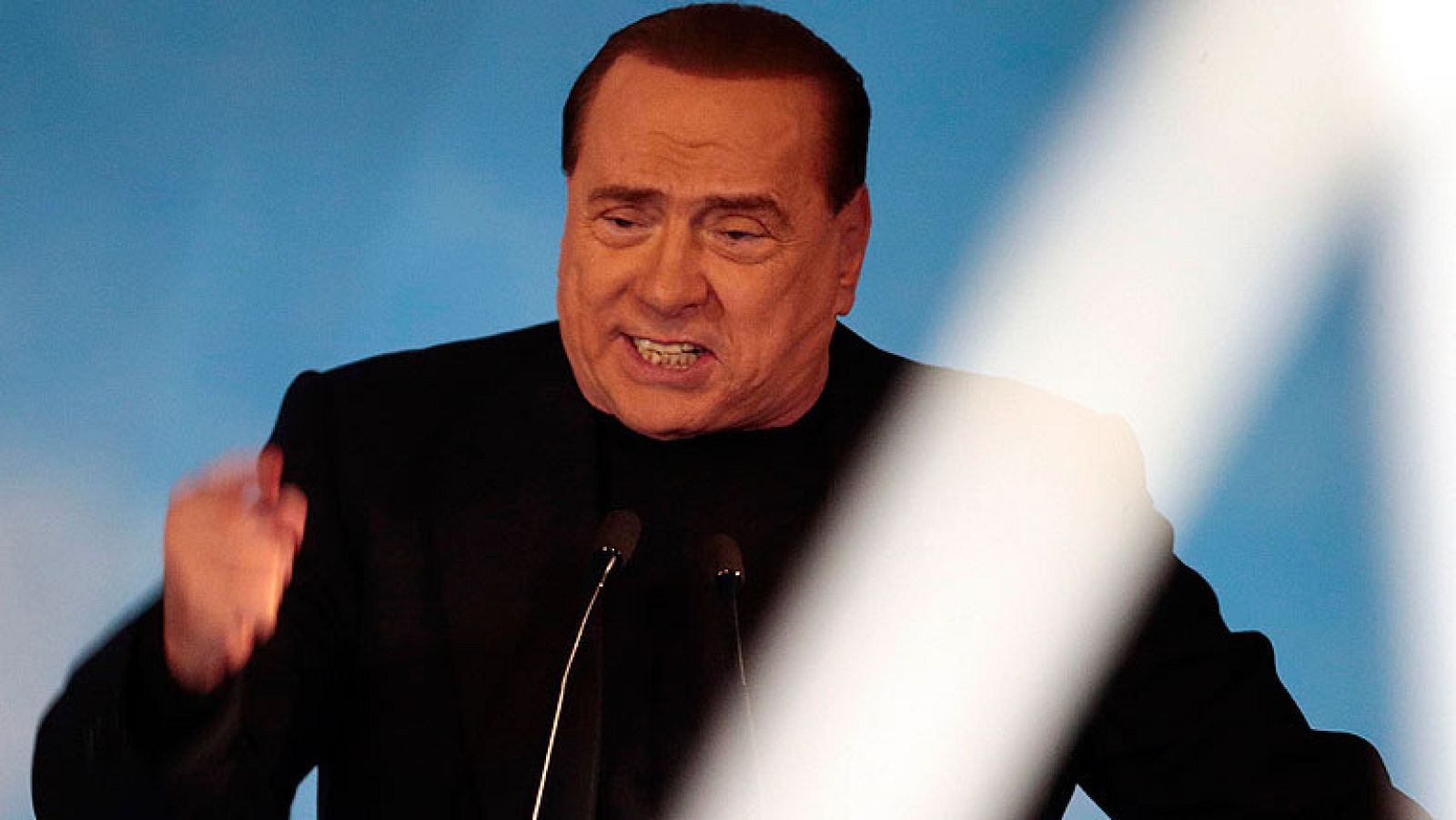 Berlusconi: "Hoy es un día amargo, un día de luto para la democracia" - Informativo 24h | Ver