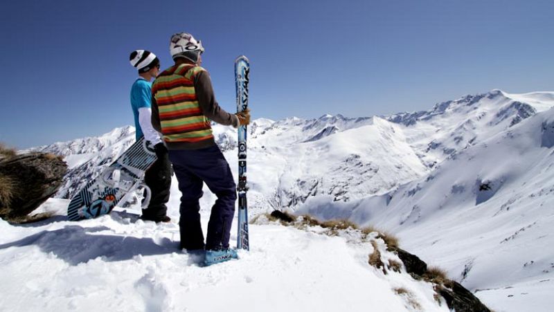 La NPY Cup King for a day es un acontecimiento diferente e ineludible para los jóvenes. Es un evento que perdura y que se está convirtiendo en uno de los momentos clave de la temporada invernal pirenaica. NPY propone un cóctel explosivo asociando dep