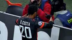 Douglas hace el cuarto gol en el 87 (4-0)