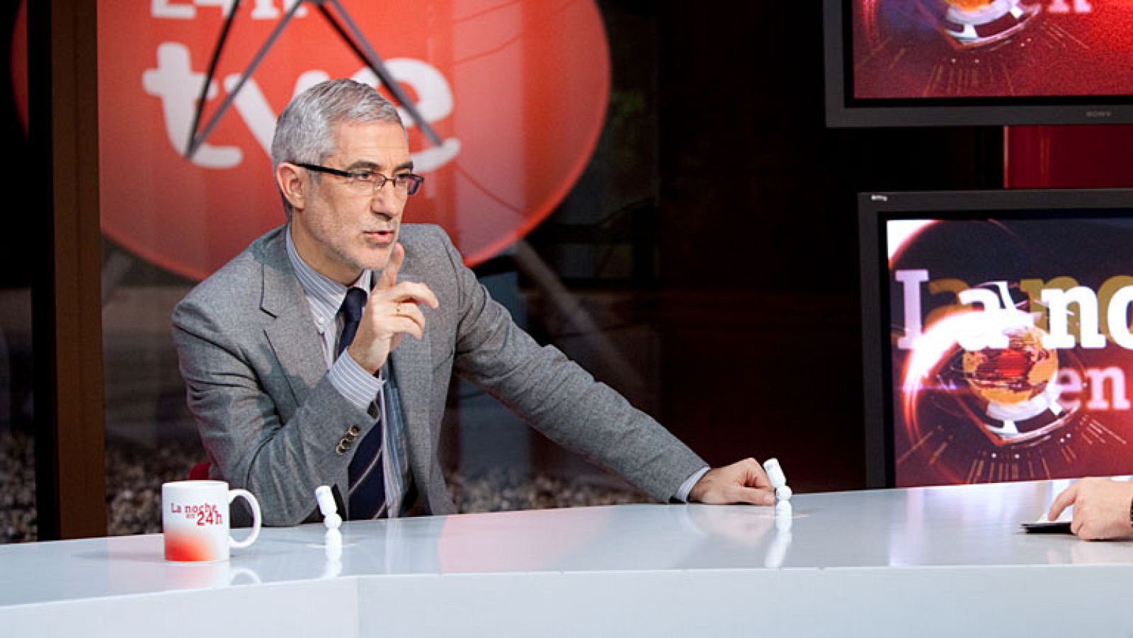 Llamazares cree que IU tiene "más expectativas electorales" y el PSOE "un problema de credibilidad"