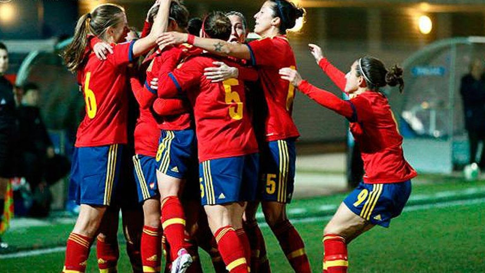 Telediario 1: La selección femenina de fútbol, a un paso del billete para el Mundial | RTVE Play