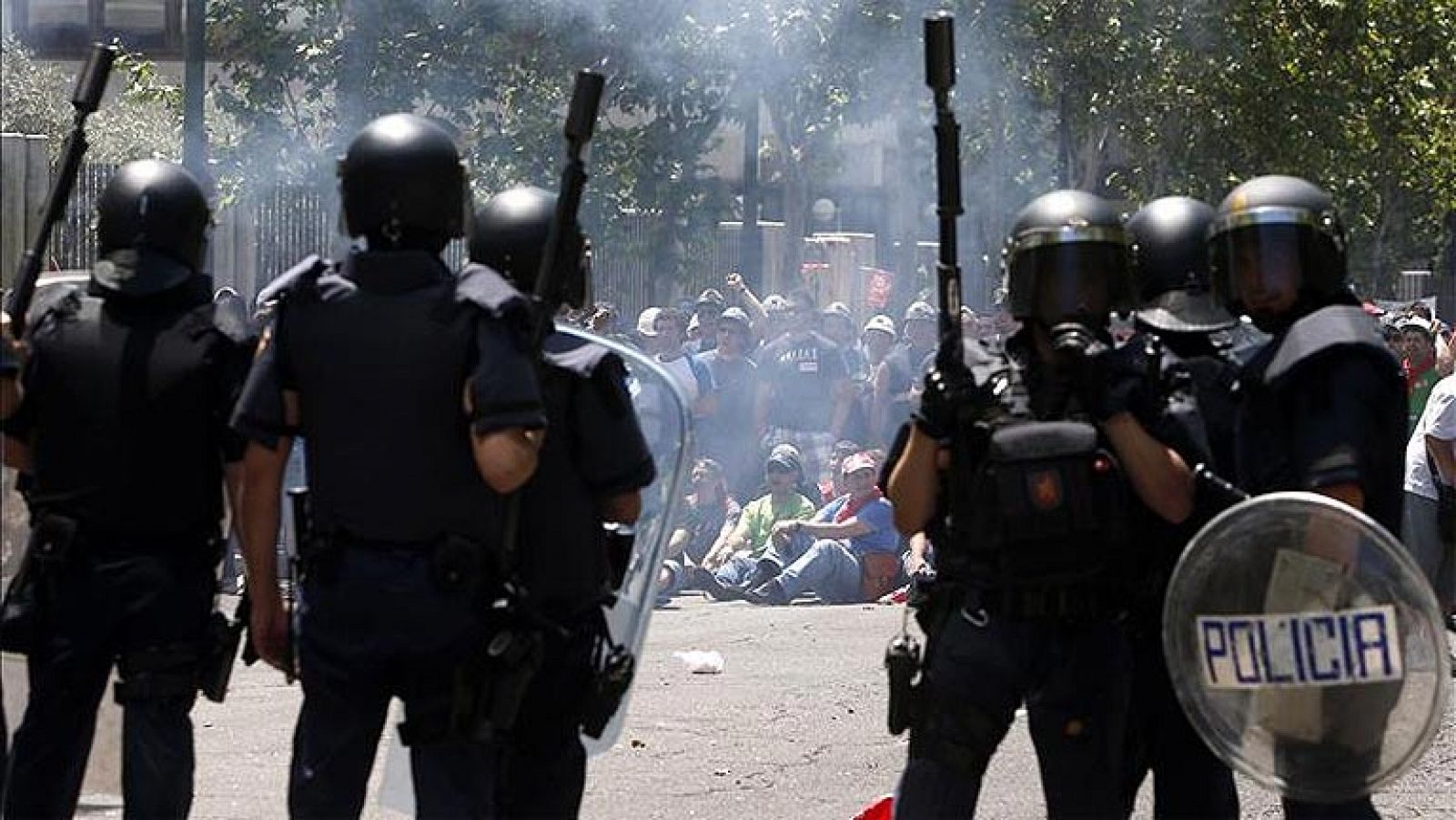 Telediario 1: Interior defiende los cambios en la Ley de Seguridad que critican oposición y policía | RTVE Play