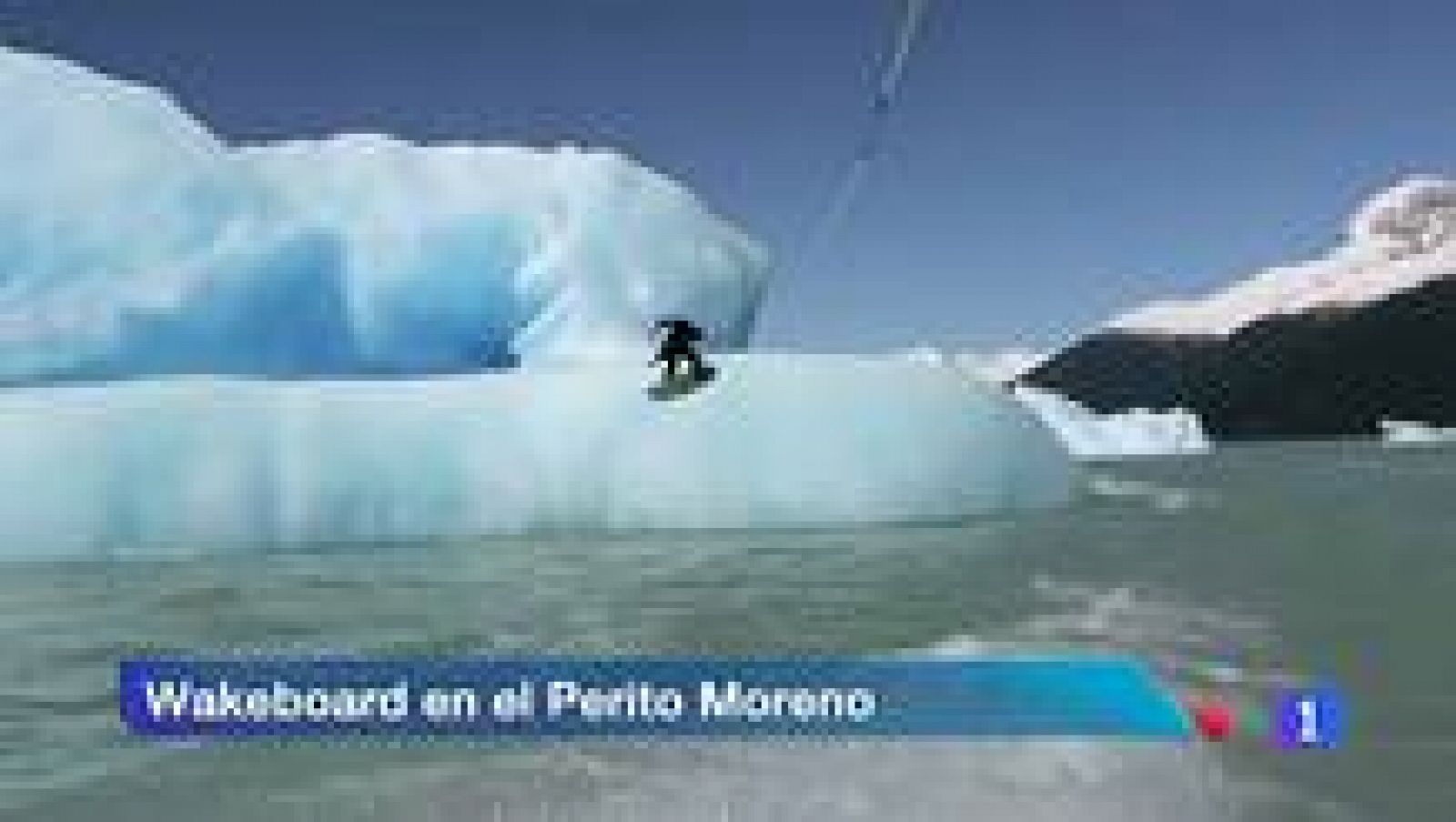 Telediario 1: Surefeando el famoso Perito Moreno en la Patagonia argentina | RTVE Play