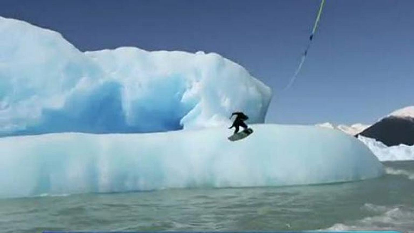 Telediario 1: Surefeando el famoso Perito Moreno en la Patagonia argentina | RTVE Play