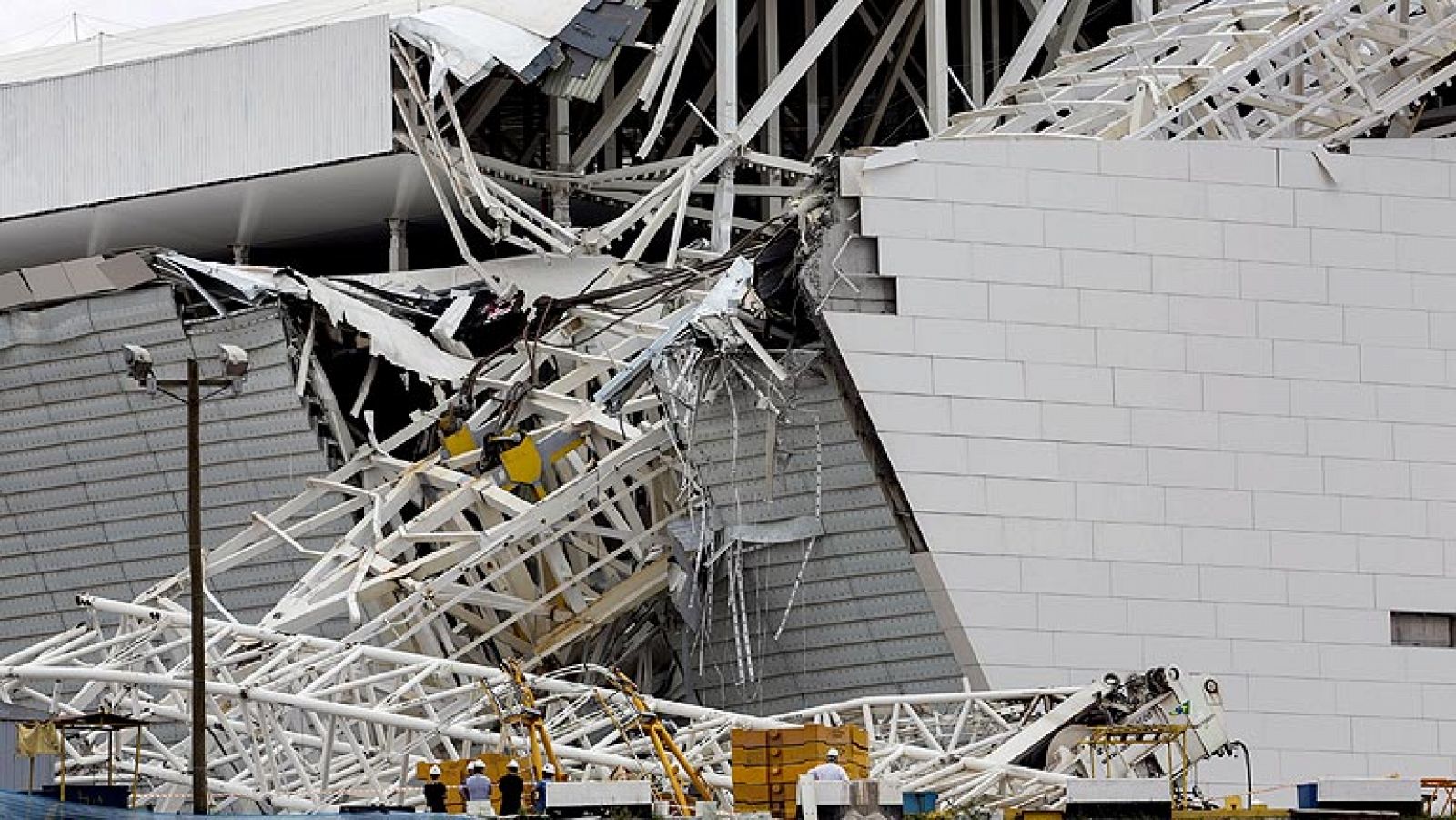 Las prisas, posible causa del derrumbe del estadio de Sao Paulo