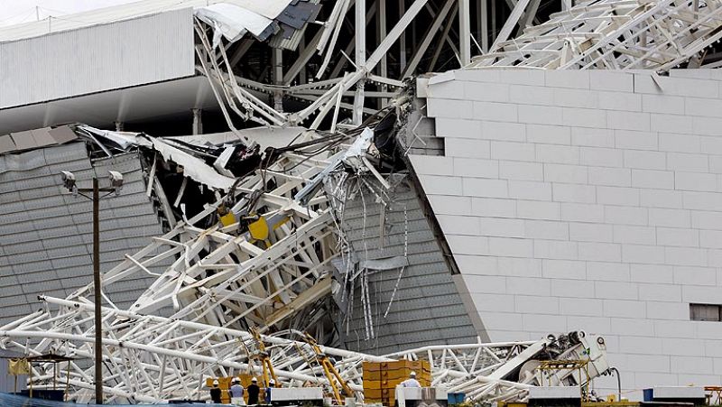 Las prisas, posible causa del derrumbe del estadio de Sao Paulo