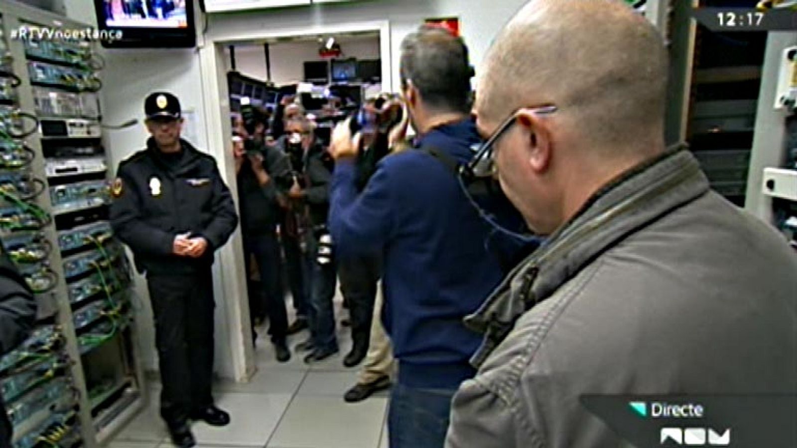 Informativo 24h: La Policía desaloja RTVV y corta las emisiones de Canal Nou | RTVE Play