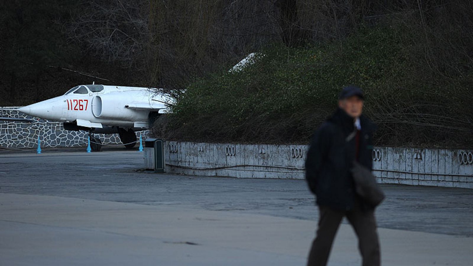 Telediario 1: Aviones militares japoneses y surcoreanos sobrevuelan el espacio de control aéreo fijado por China  | RTVE Play