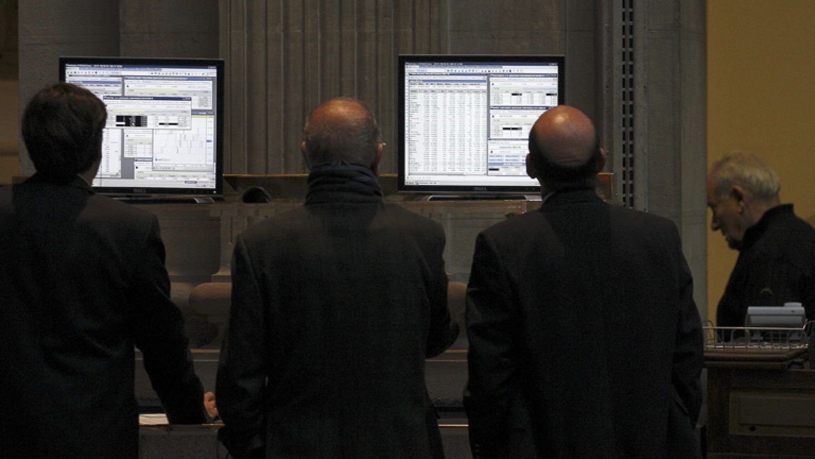 Informativo 24h: El IBEX 35 cae un 0,23% y la prima de riesgo cierra en 243 puntos básicos | RTVE Play