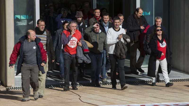 Un día después, todo permanece cerrado en la sede central de Canal Nou