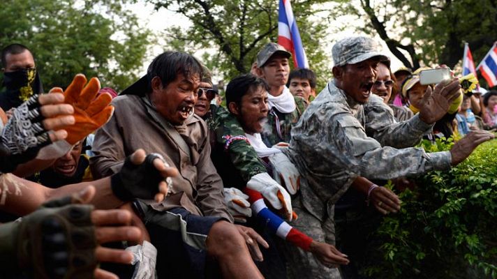 Al menos dos personas han muerto en los disturbios de Bangkok