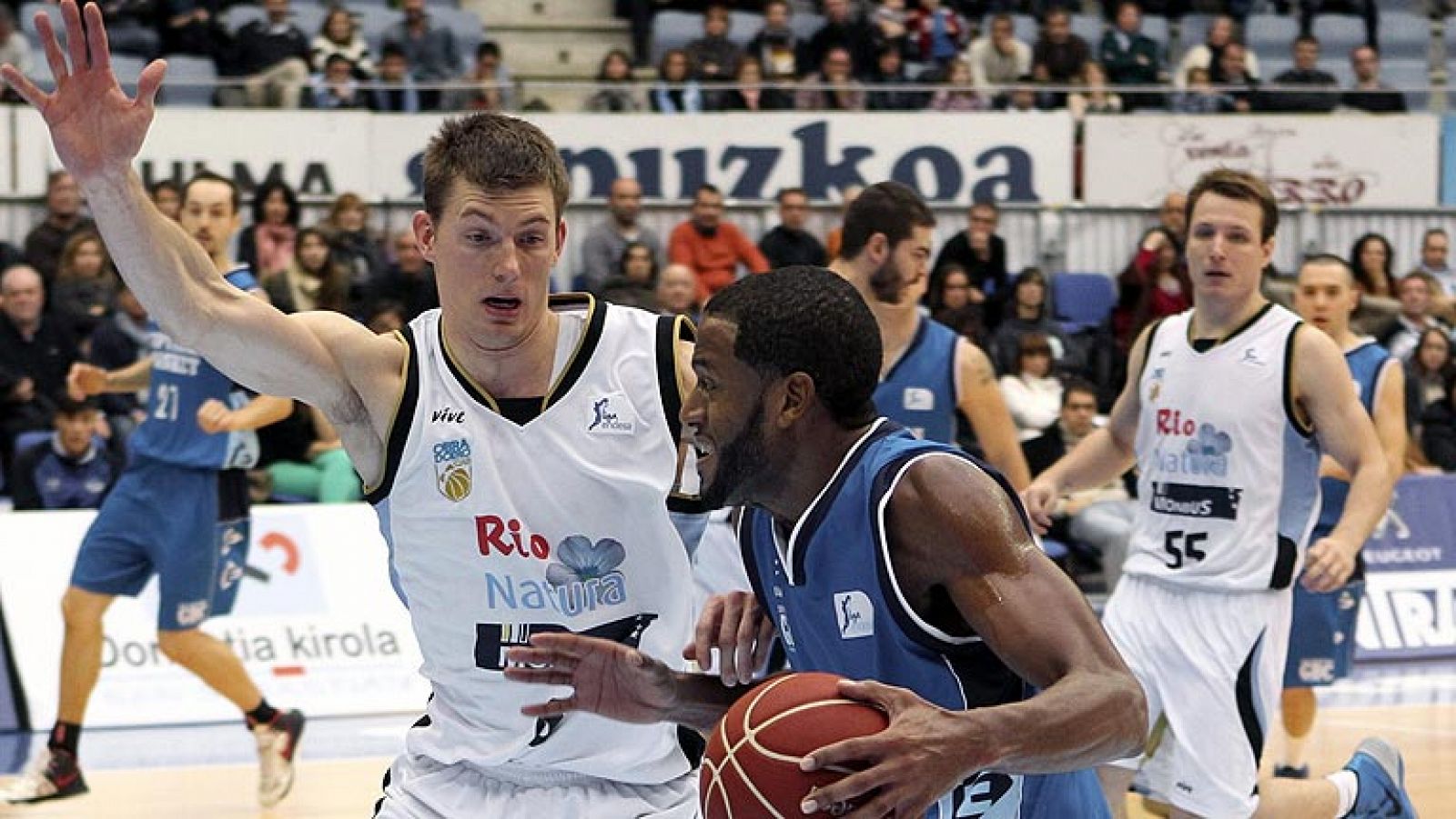 El Río Natura Monbus sigue de dulce tras dar la campanada la pasada jornada contra el Barcelona y volvió a hacerlo en una cancha siempre complicada como la del Gipuzkoa Basket (63-67).