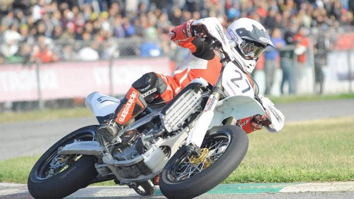 Telediario 1 - Fallece el expiloto Doriano Romboni en un homenaje a Simoncelli