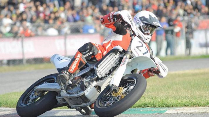 Telediario 1 - Fallece el expiloto Doriano Romboni en un homenaje a Simoncelli