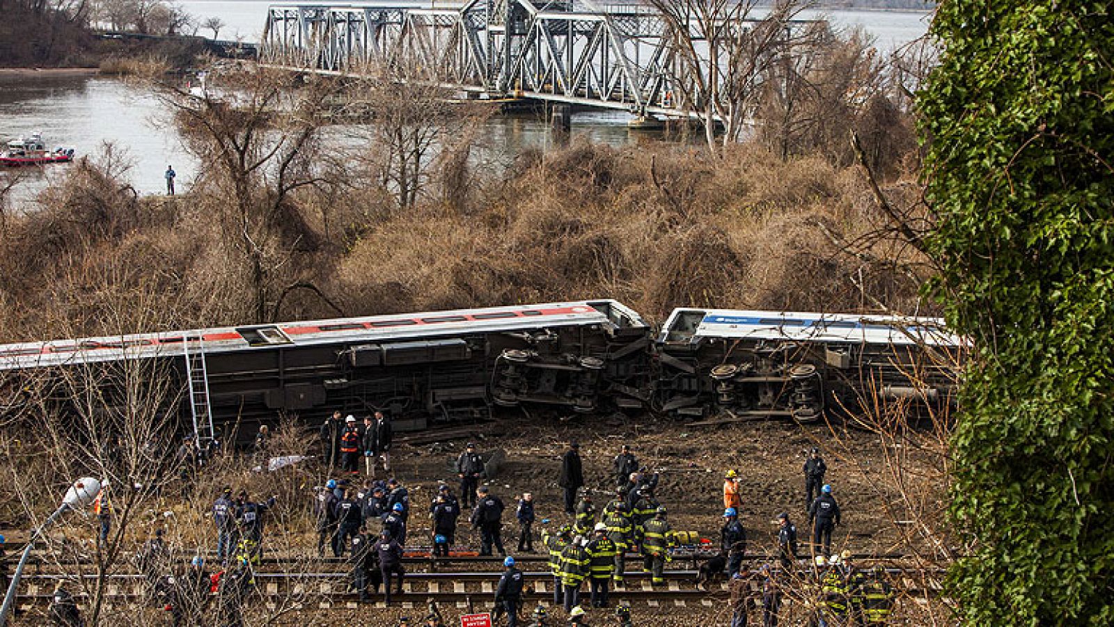 Informativo 24h: Al menos cuatro muertos y más de 60 heridos al descarrilar un tren en Nueva York | RTVE Play