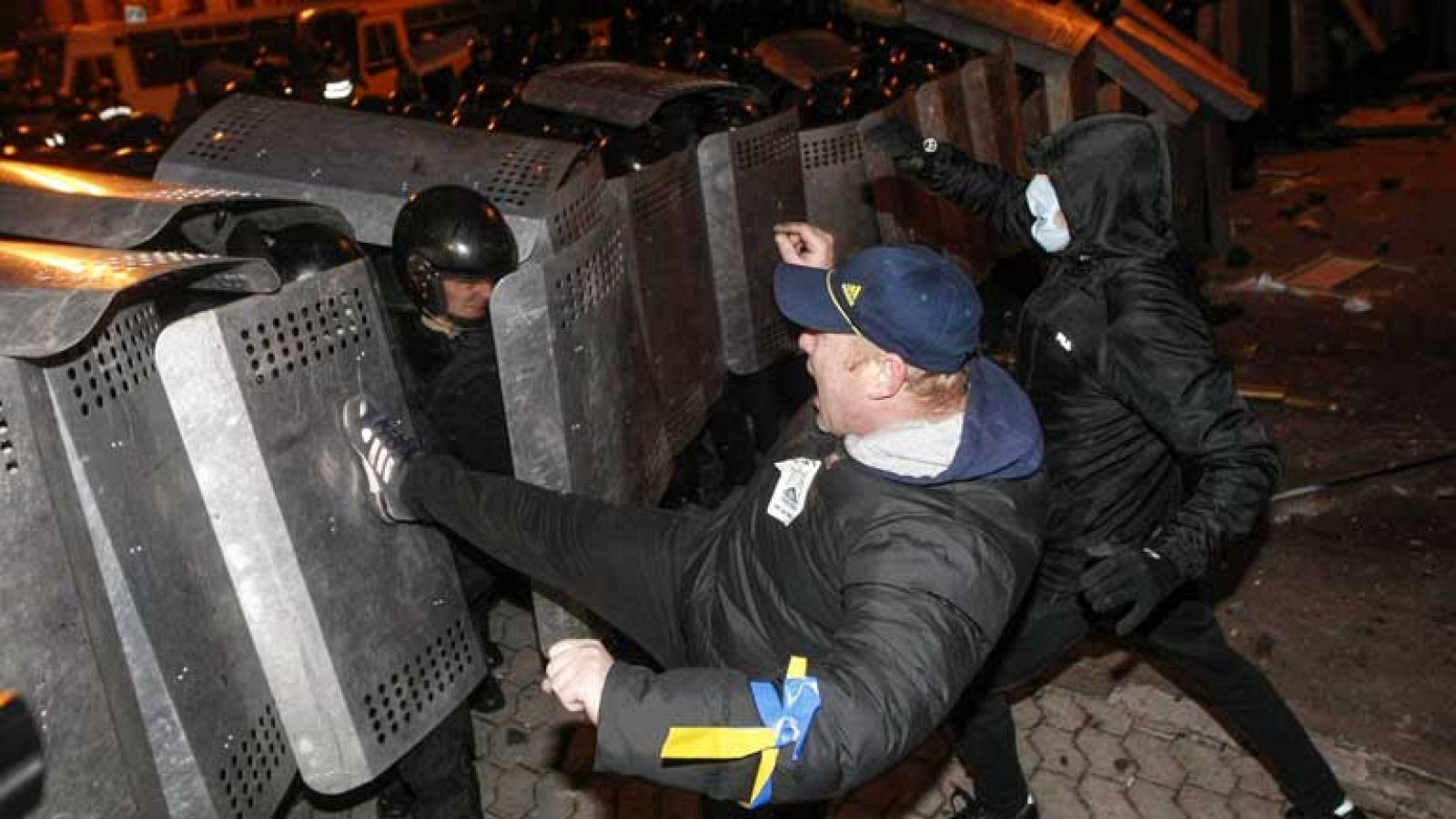 Telediario 1: Manifestaciones en Ucrania | RTVE Play