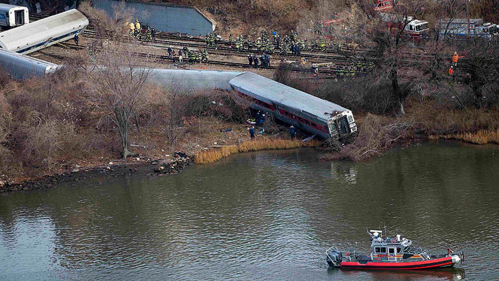  Al menos cuatro muertos y 67 heridos al descarrilar un tren en Nueva York