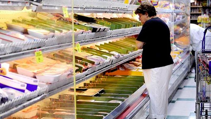 Cuatro de cada diez españoles tienen dificultades para comprar cosas básicas, según una encuesta 