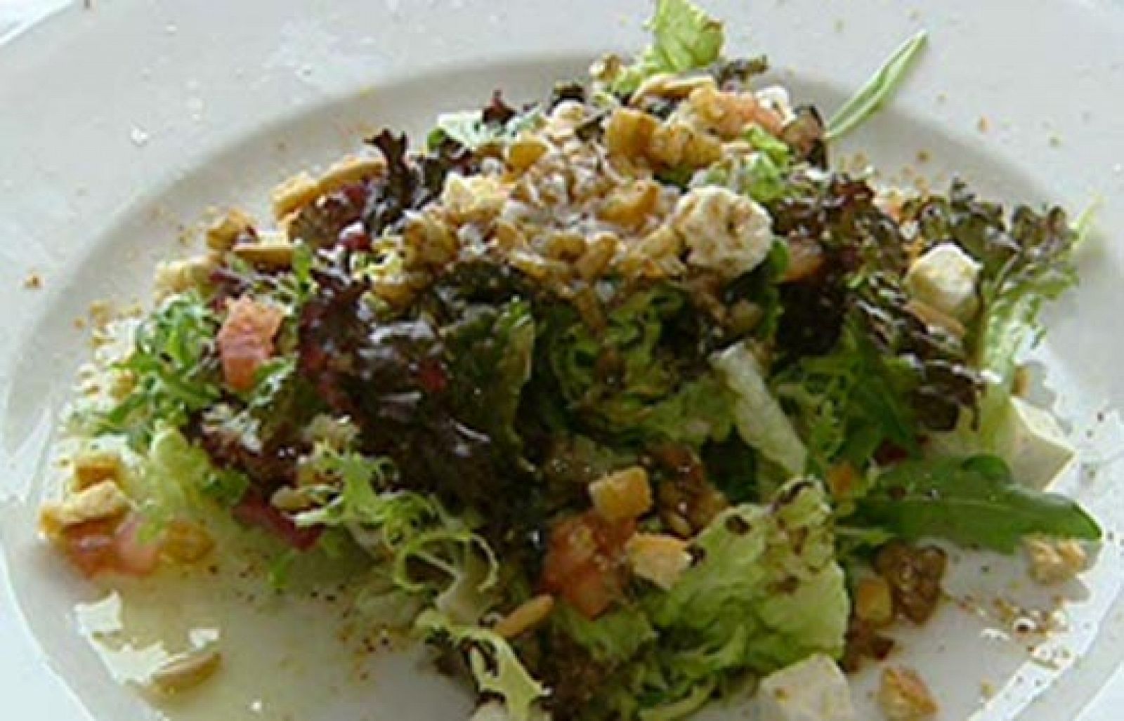 En verano mucha gente cuida más su dieta. Y eso se puede hacer incluso comiendo fuera de casa. Casi un centenar de restaurantes de la Comunidad Valenciana detalla, en su carta, la cantidad de grasas, proteínas o fibra que tienen los platos.