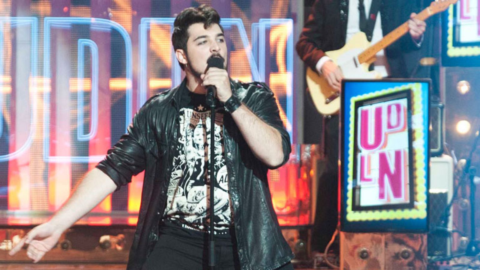 Uno de Los Nuestros - David Moreno canta "El rock de la cárcel"