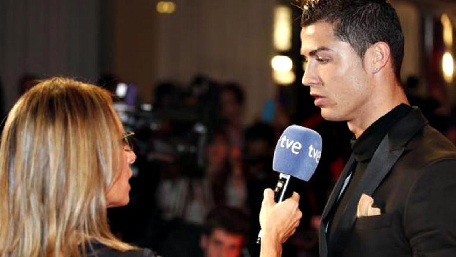 Cristiano Ronaldo ha sido el centro de atención principal al inicio de la Gala de premios de la Liga de Fútbol Profesional, que reconoce los méritos de los mejores jugadores del año. El entrega de galardones ha reunido en Madrid a lo más granado del