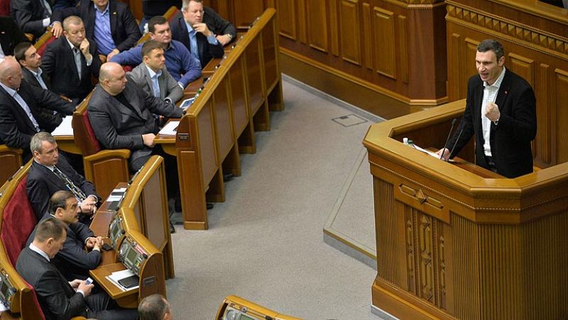 La oposición ucraniana pierde la moción de censura pero continúa con las protestas 