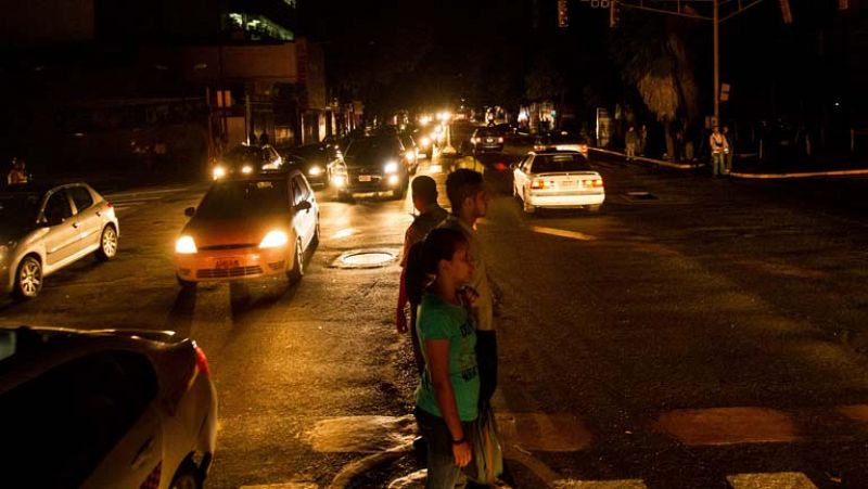 Venezuela sufre un nuevo apagón que deja sin luz a la capital y a diez estados