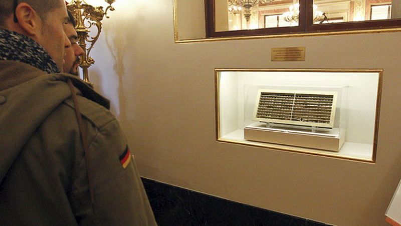 Los ciudadanos experimentan de cerca el Congreso en la primera jornada de puertas abiertas 