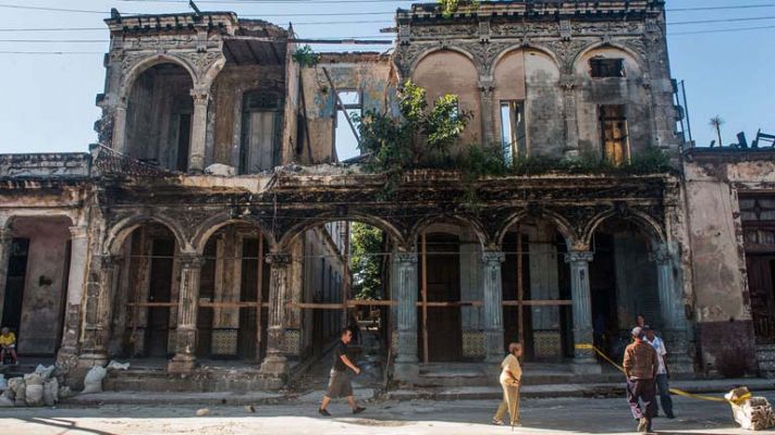Casas derrumbadas en La Habana