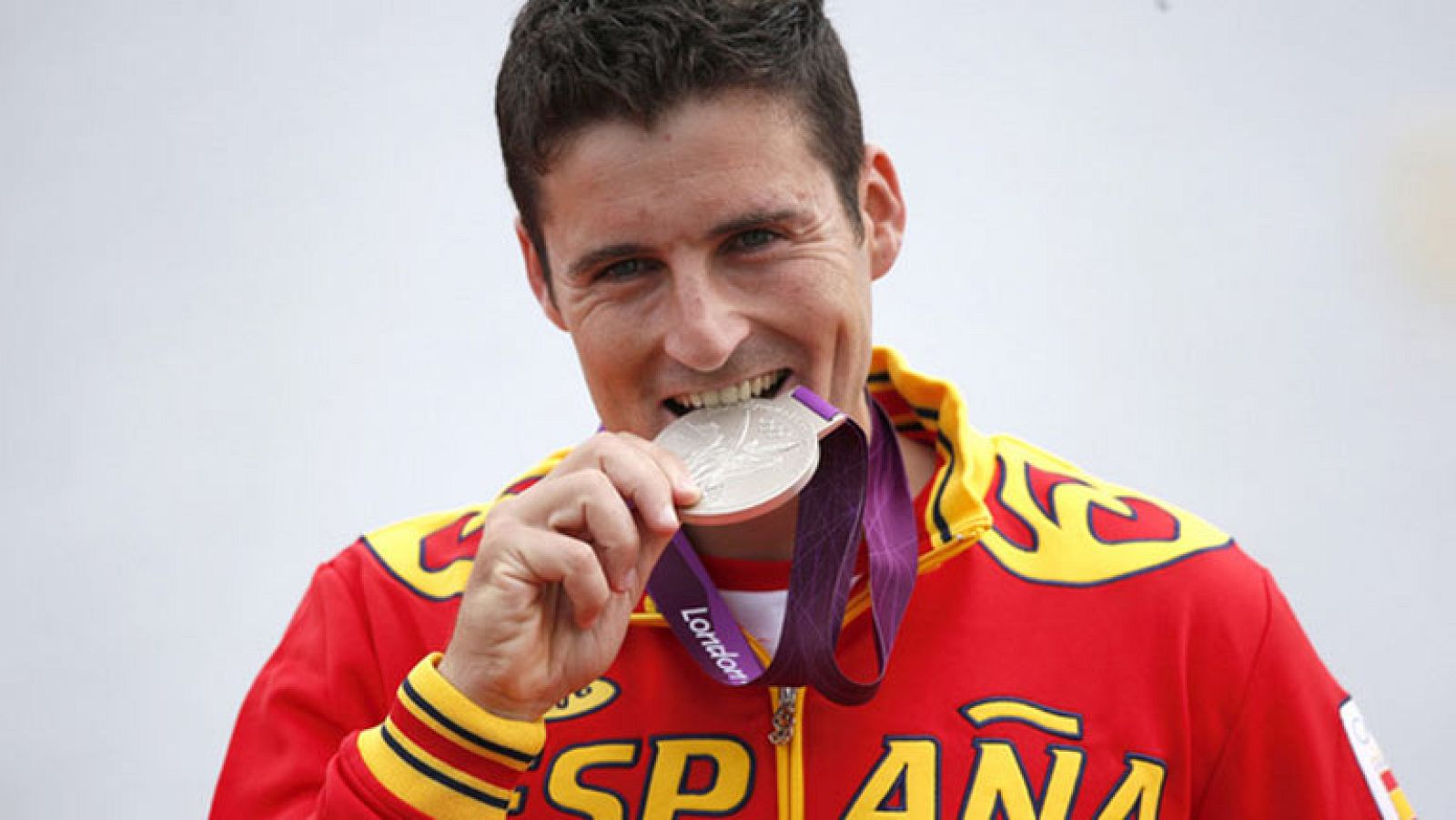 Para evitar casos como el de David Cal, que ha tenido que marcharse a Brasil para entrenar, se ha presentado en el Consejo Superior de Deportes "los 16 de Brasil", un proyecto que quiere atraer patrocinadores para que haya representantes españoles en