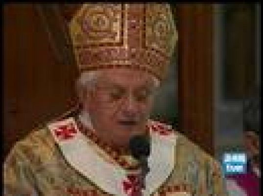  - El Papa condena la pederastia