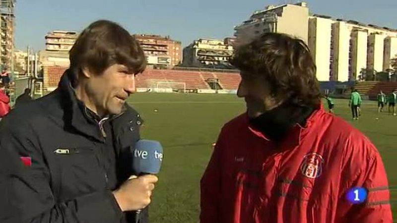 El exjugador Julio Salinas ha entrevistado a un entrenador al que conoce muy bien, a su hermano Patxi Salinas, antes de que el Sant Andreu se enfrente con el Atlético de Madrid en la Copa.