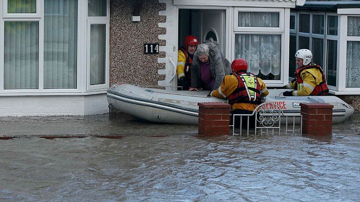 Informativo 24h - Una 'ciclogénesis explosiva' causa estragos en Reino Unido y se dirige a Alemania