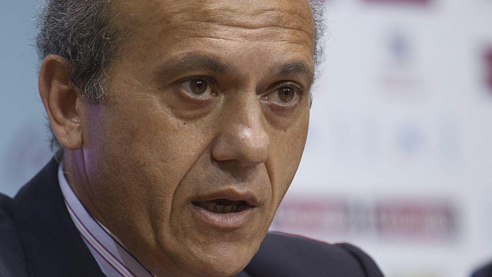 El presidente del Sevilla abandonará el cargo el próximo lunes tras conocer la sentencia del Supremo que le condena a siete años de cárcel por el 'caso Minutas'.