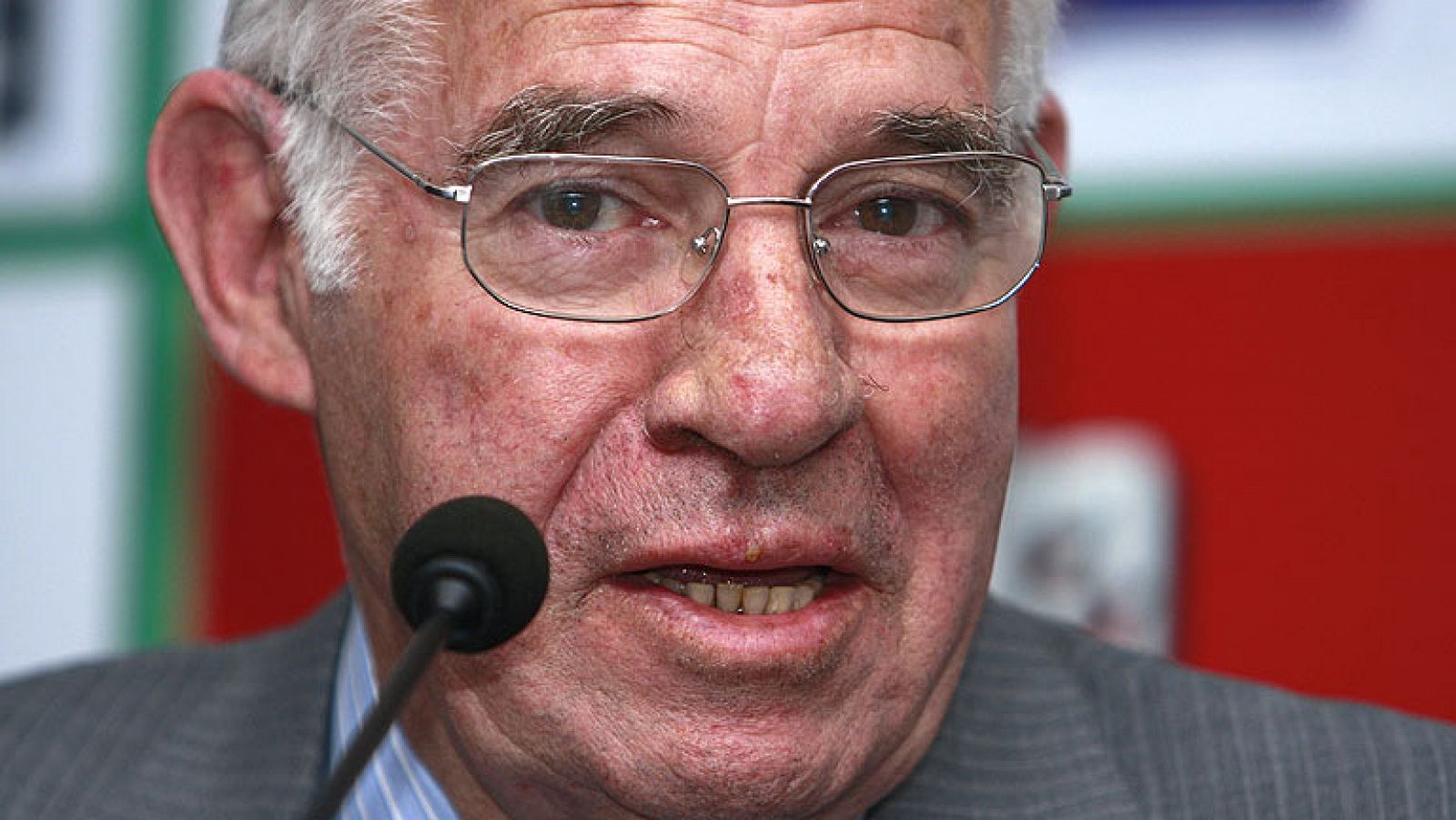 Telediario 1: Luis Aragonés desmiente su retirada | RTVE Play