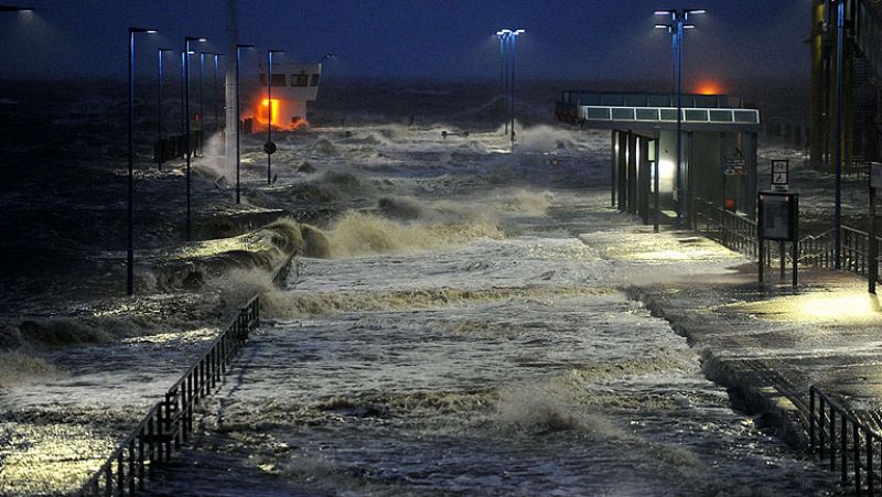 El temporal pone en alerta el norte de Europa y causa al menos seis muertos