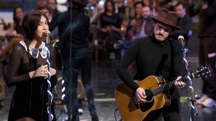 Torres y Reyes - Coque Malla y Anni B. Sweet