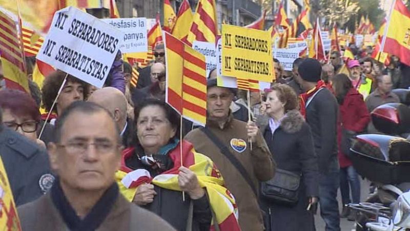 "Som Cataluña, Somos España" celebra la Constitución manifestándose en las calles de Barcelona