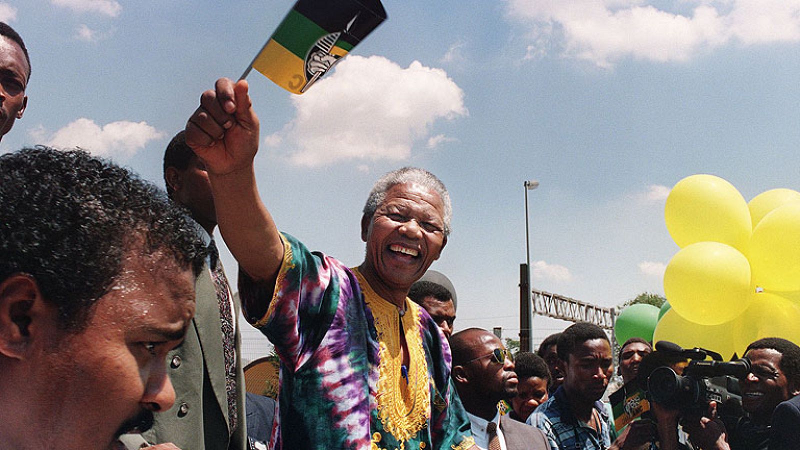  Sudáfrica inicia el duelo por la muerte de su héroe más querido, el expresidente Nelson Mandela, que falleció a los 95 años en su casa de Johannesburgo