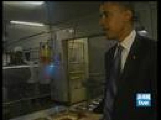  - Obama desayuna con los soldados