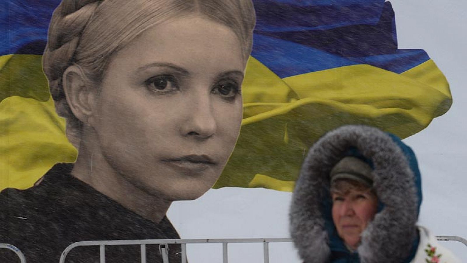 Los manifestantes ucranianos siguen bloqueando con barricadas el centro de Kiev