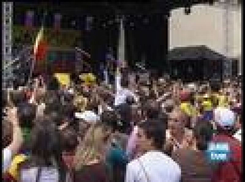  Ingrid Betancourt ha pedido "libertad para todos" al abrir un concierto en París a favor los rehenes colombianos