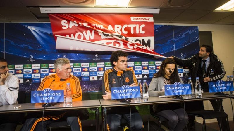 Greenpeace se 'cuela' en la rueda de prensa del Real Madrid 