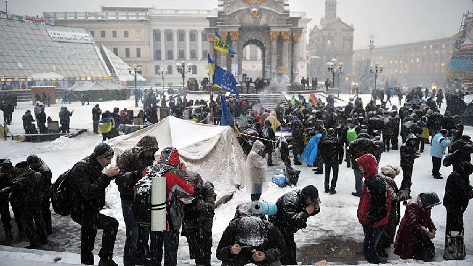 Telediario 1: La policía ucraniana pone fin a los bloqueos de los manifestantes en Kiev | RTVE Play