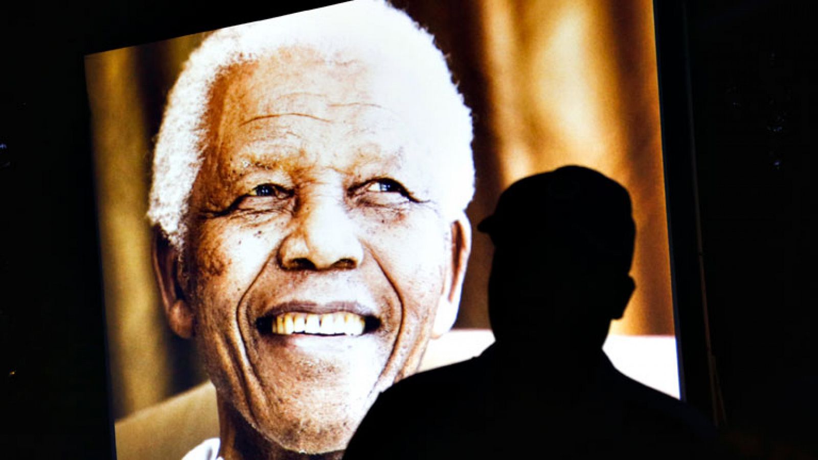 Informativo 24h: El Soccer City acogerá el multitudinario funeral por Mandela | RTVE Play
