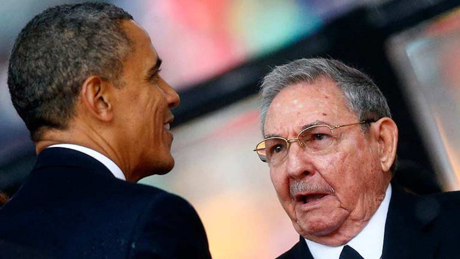 Informativo 24h: Obama saluda a Raúl Castro en el funeral de Mandela | RTVE Play