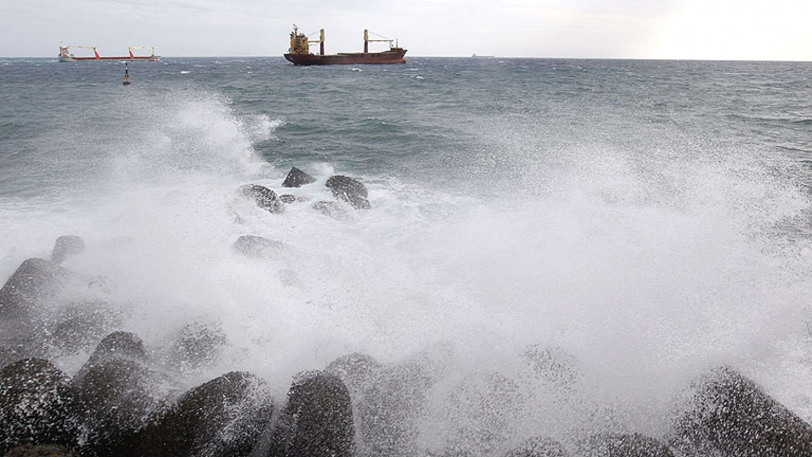 Sin programa: Alerta en Canarias por lluvias de hasta 60 litros en una hora y viendos de 100 kilómetros por hora | RTVE Play