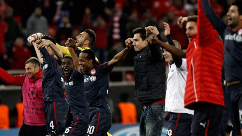 Olympiakos y Leverkusen logran plaza de octavos