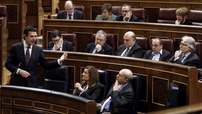Soria asegura que ingresos y costes eléctricos están equilibrados, tras anunciar un déficit de 3.600 millones